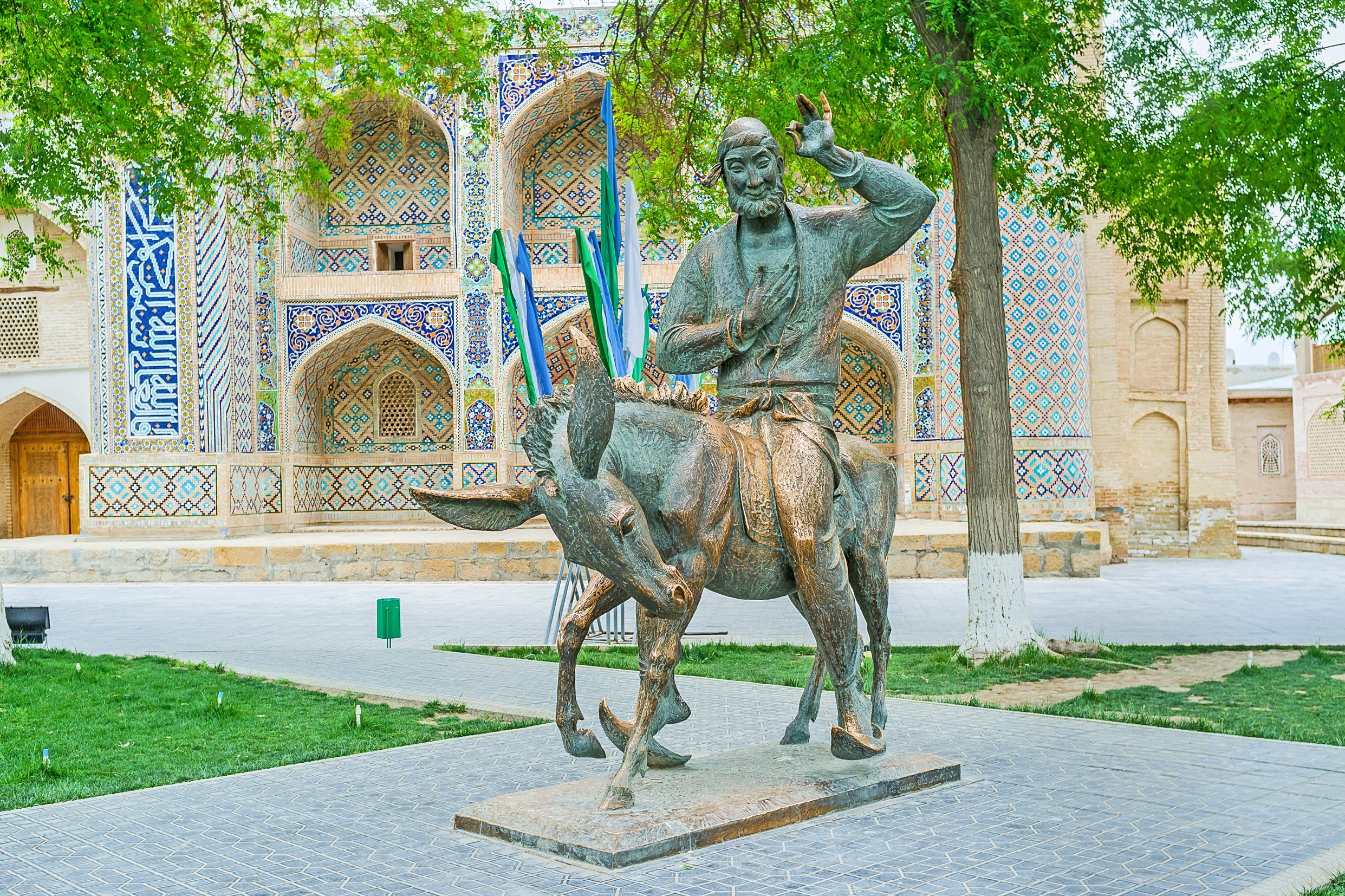 Памятник насреддину в бухаре. Памятник насреддин афанди в бухаре. Памятник в москве хаджи насреддина. Памятник ходже насреддину в бухаре. Памятник ходже насреддину в москве метро.