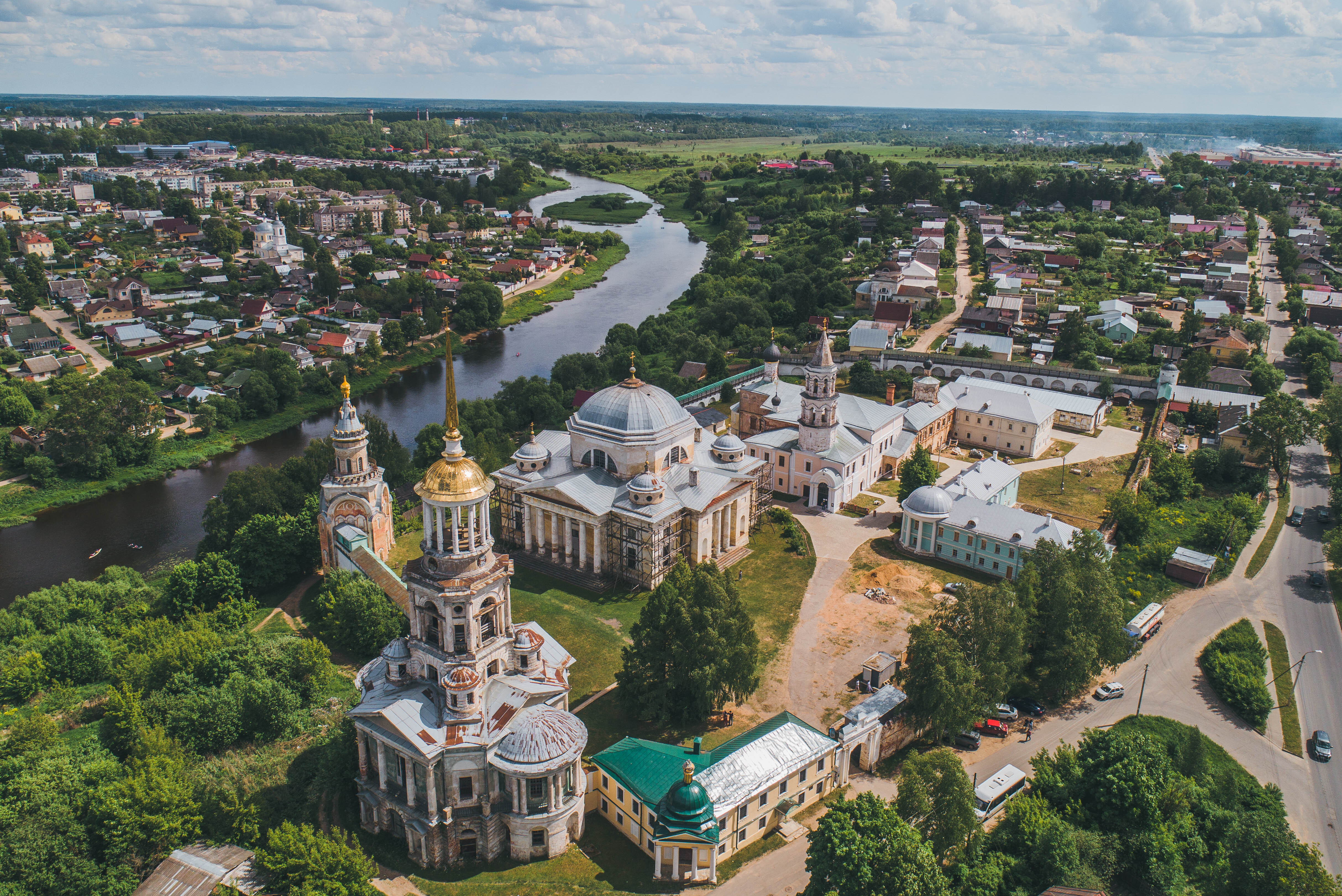 Тверская обл время. Торжок Тверская область. Торжок город в Тверской. Тверь город Торжок. Ротонда город Торжок.