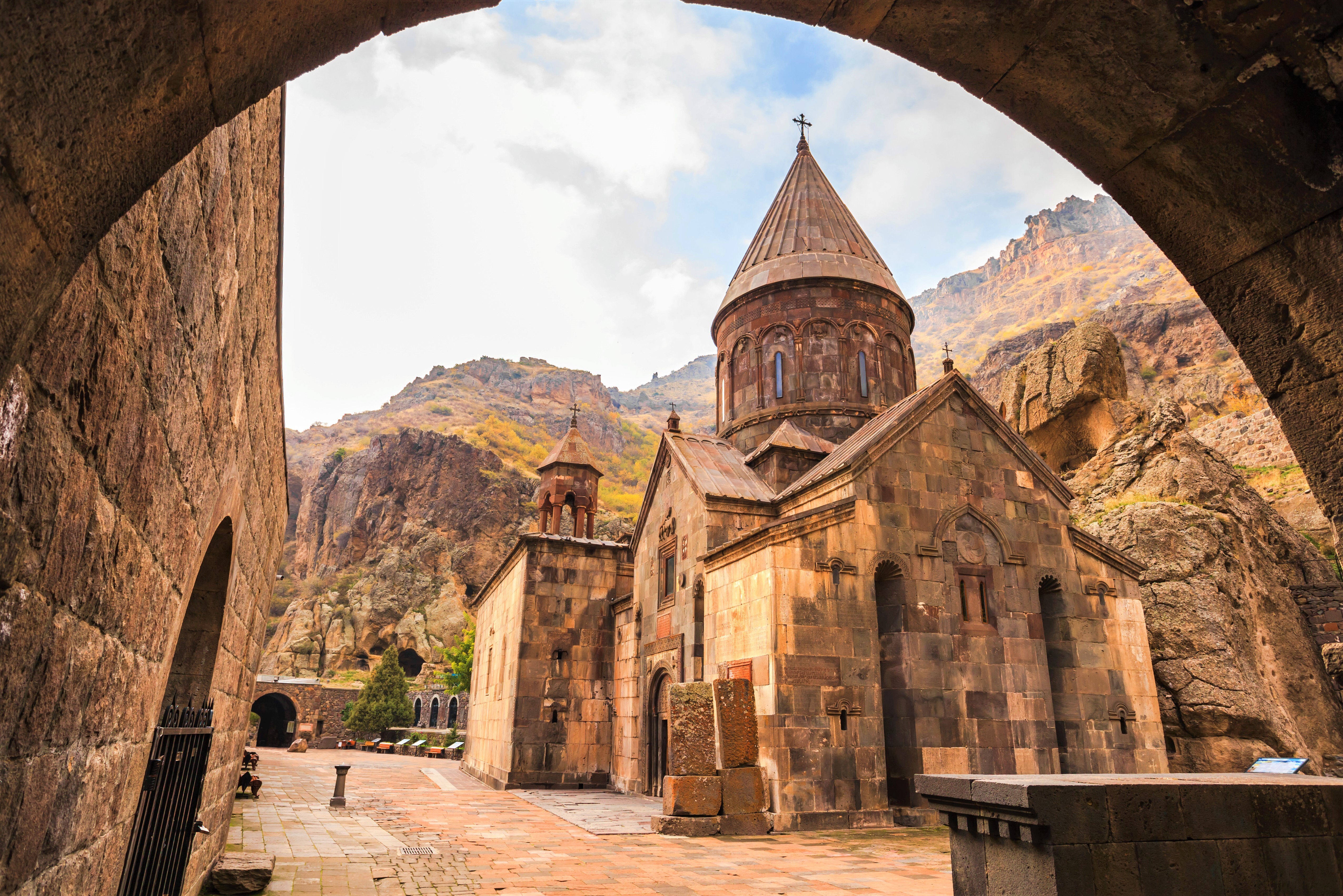 Armenia армения. Храм Гарни и монастырь Гегард. Монастырский комплекс Гегард. Гехард монастырь Армения. Ереван монастырь Гегард.