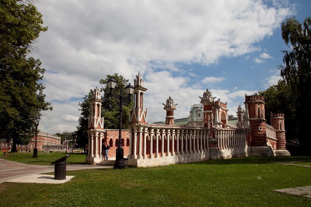 Царицыно 18. Мост в усадьбе Царицыно. Царицыно музей-заповедник фигурный мост. Фигурный мост Баженов в.и Царицыно. Екатерининский дворец в Москве в Царицыно.