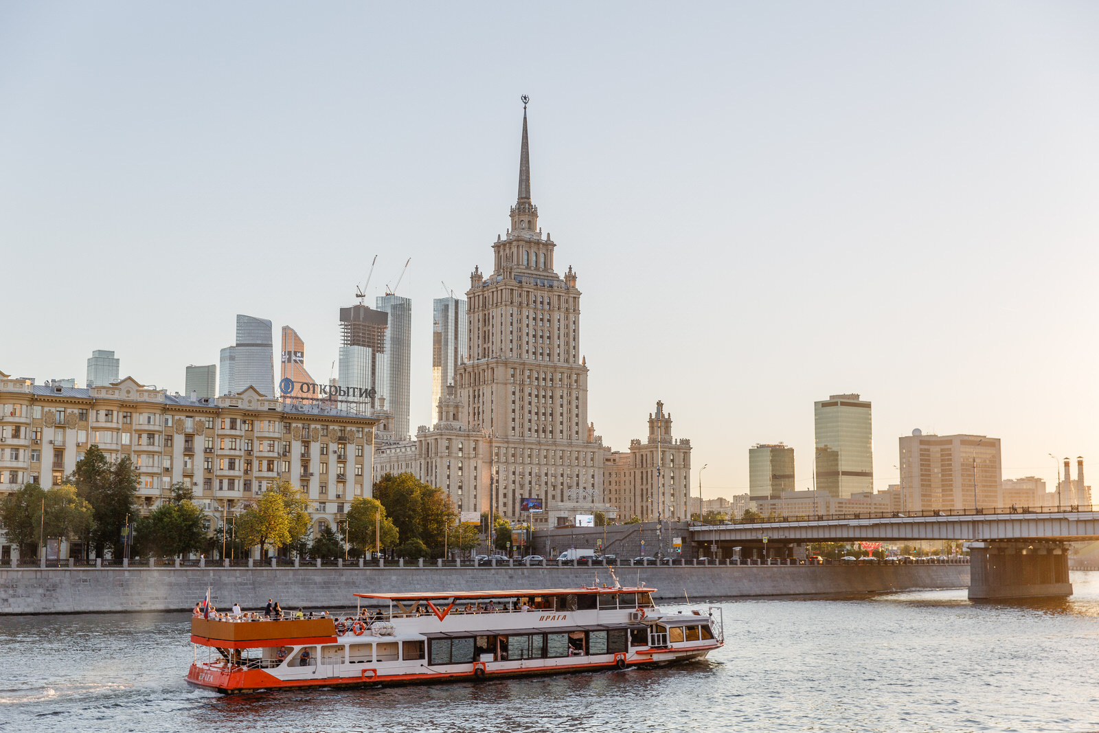 Экскурсионные по Москве реке Москва