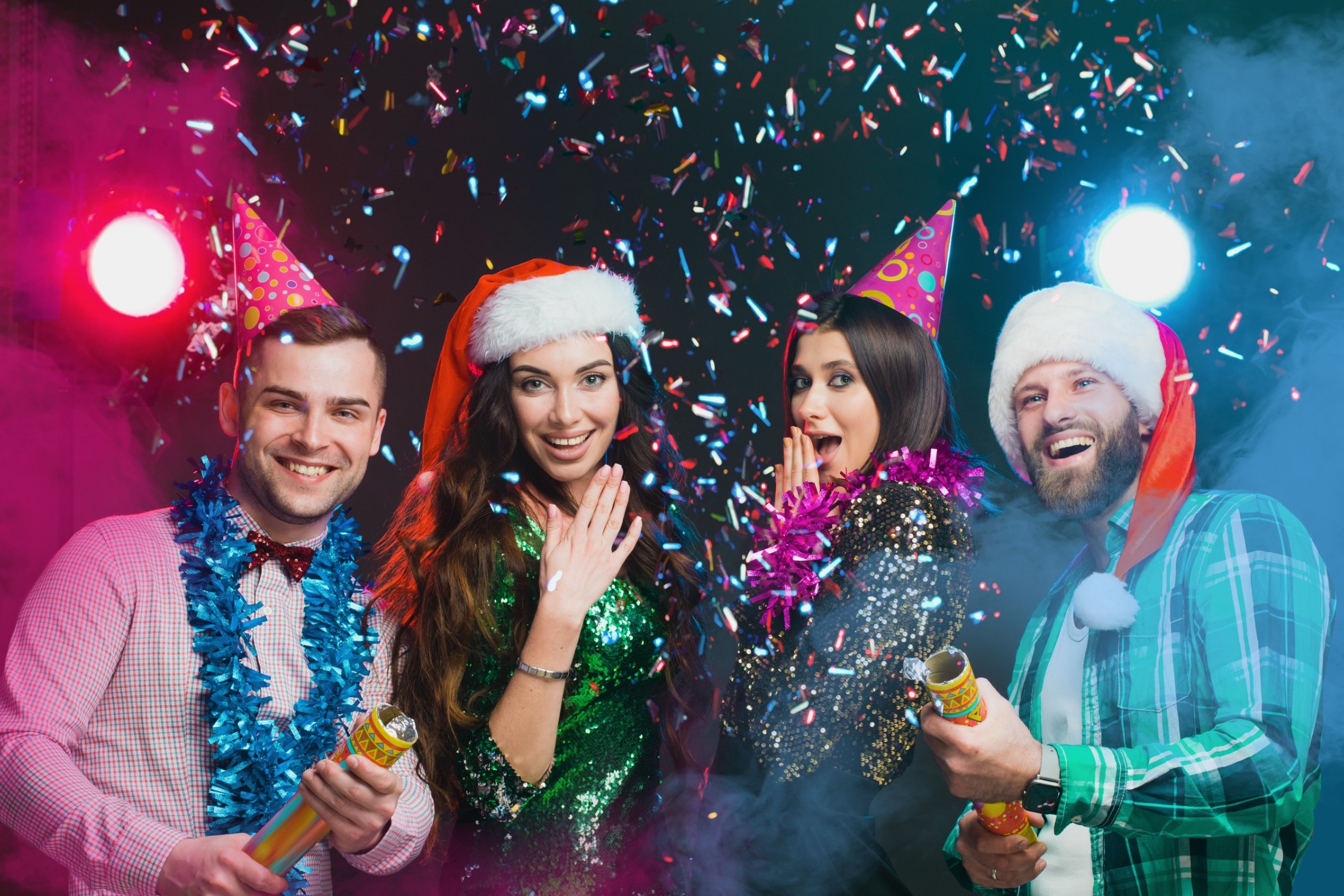 Компания друзей за новогодним столом. Где отпраздновать новый год 2023. Празднуют новый год. Идеи встречи нового года 2025. Идеи встречи нового года 2025.