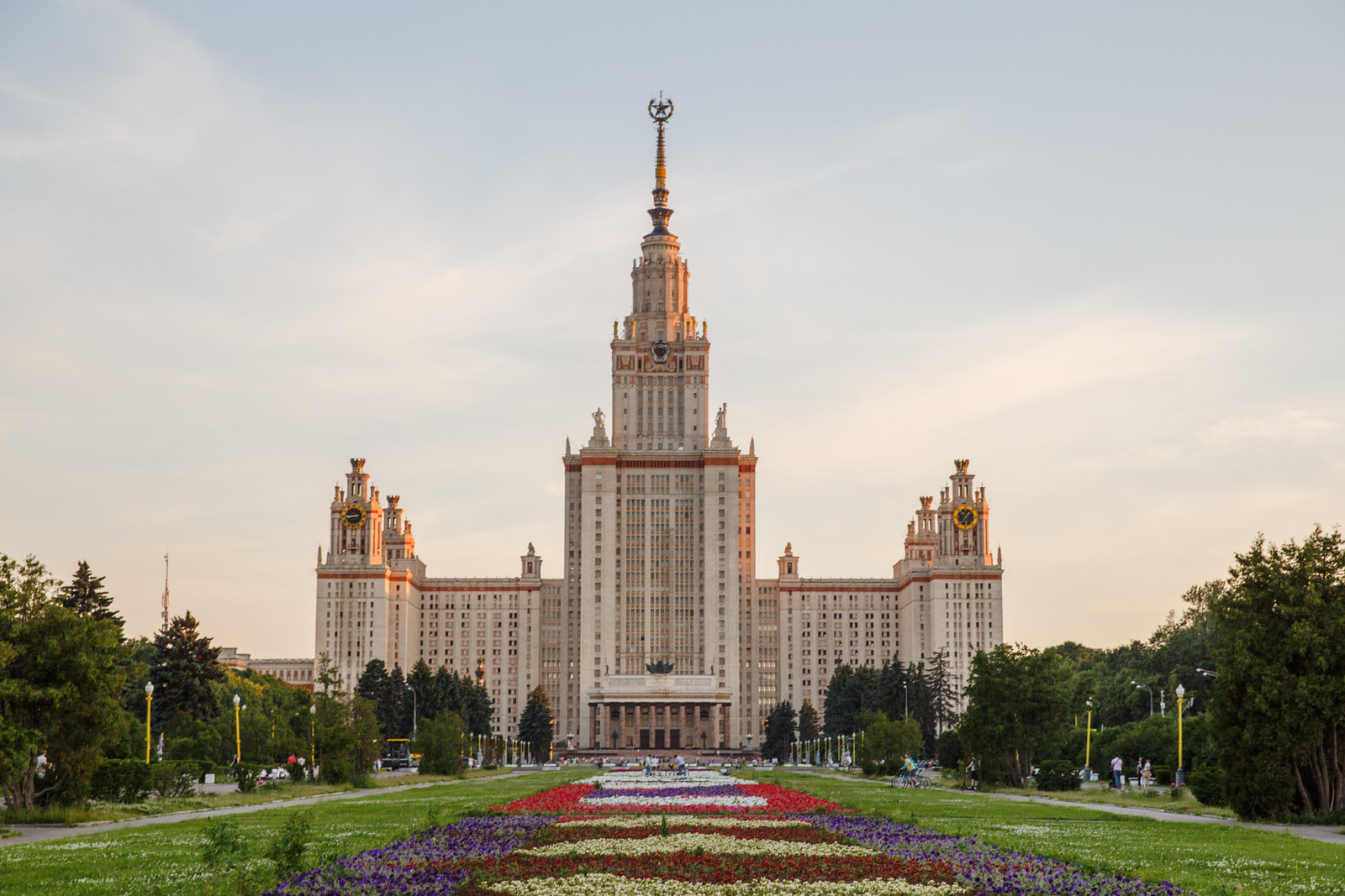 Высотки сталина. 7 Сталинских высоток в Москве. Сталинские высотки МГУ. Семь сестер сталинские высотки. 7 Сестер Москва высотки.