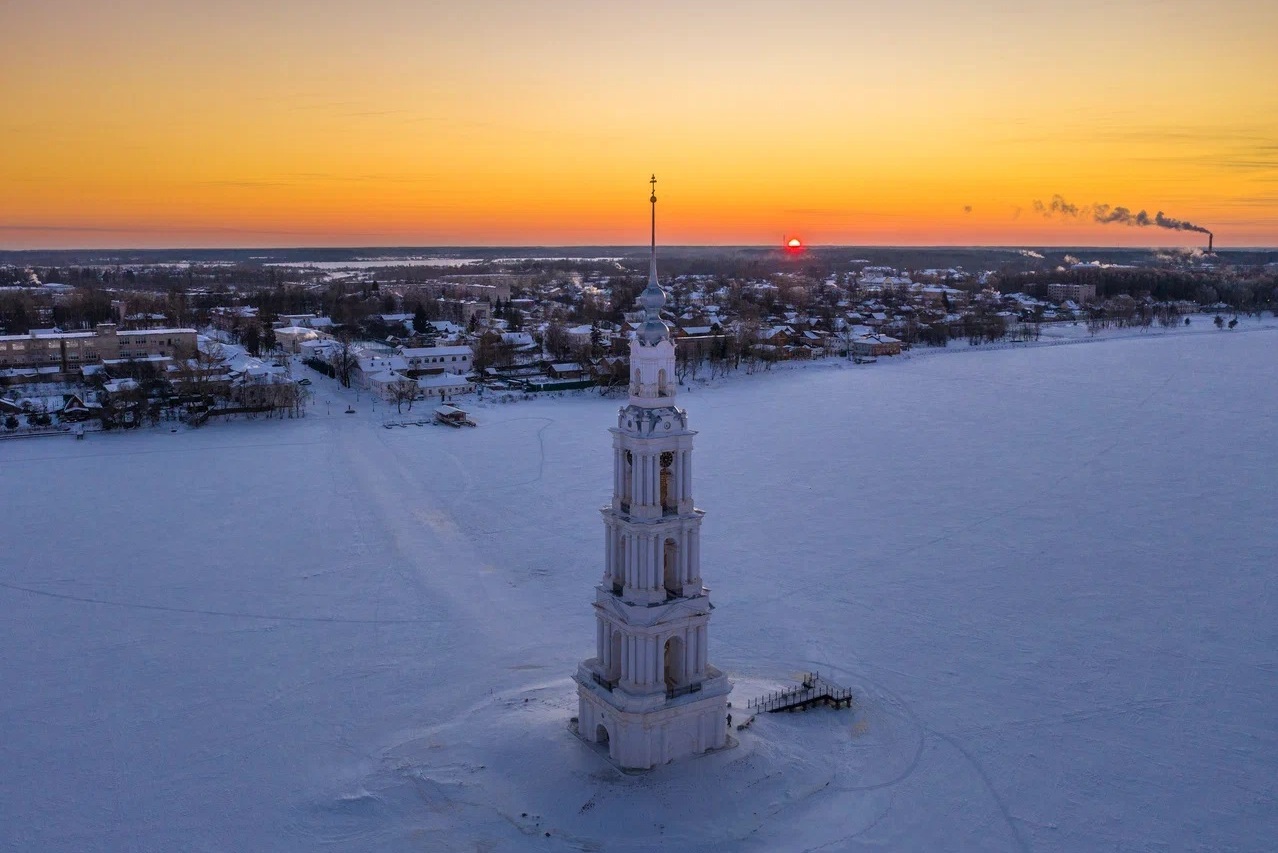 Колокольня Николаевского собора в Калязине