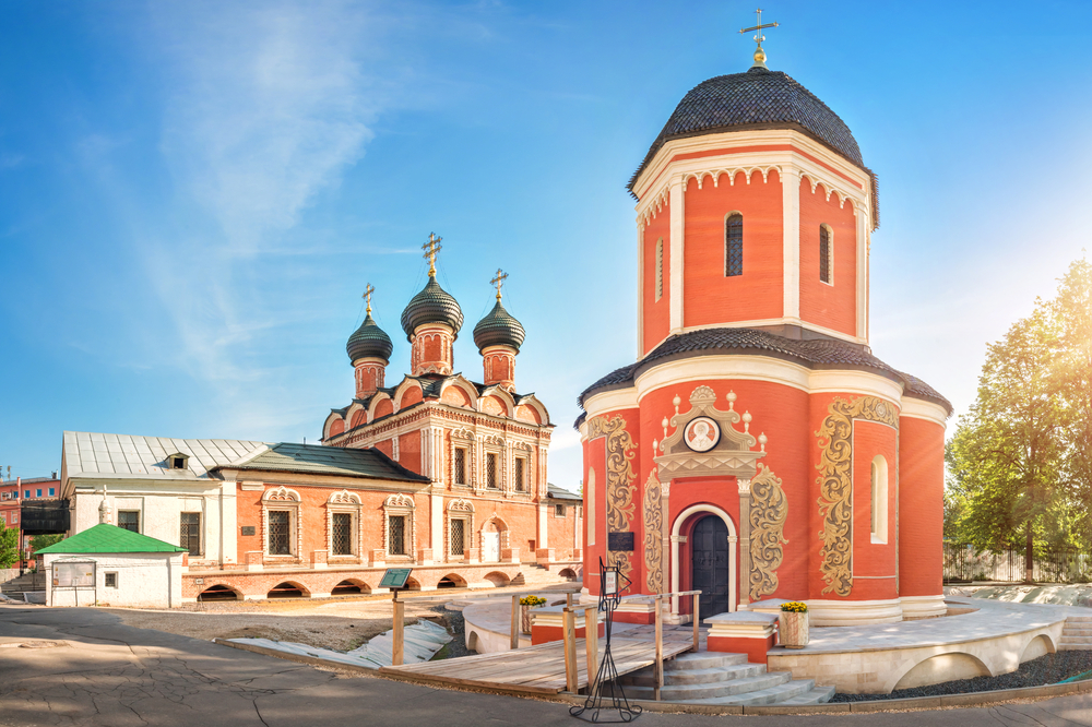 Высокопетровский монастырь трапезная Церковь