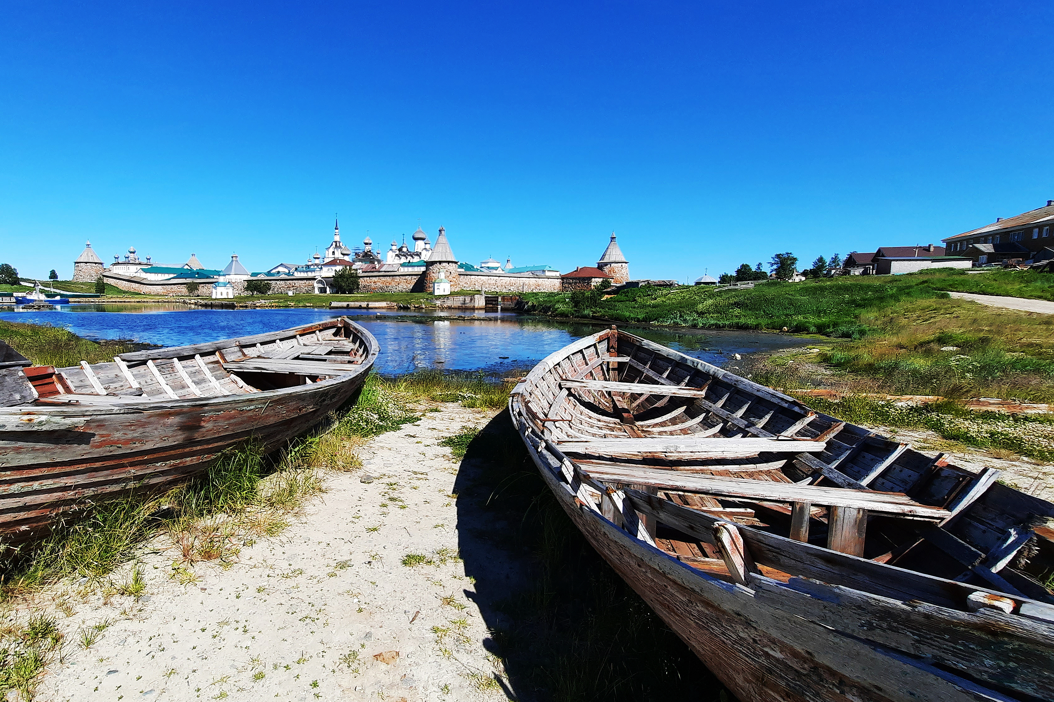 Соловках 4. Белое море Соловки. Белое море Соловецкие острова. Архипелаг кузова. Ушкуй.