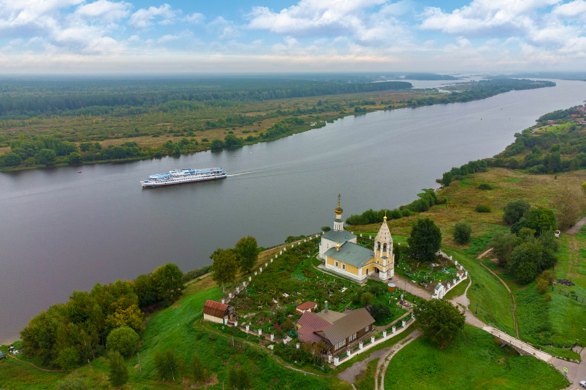 Волга в районе Городня