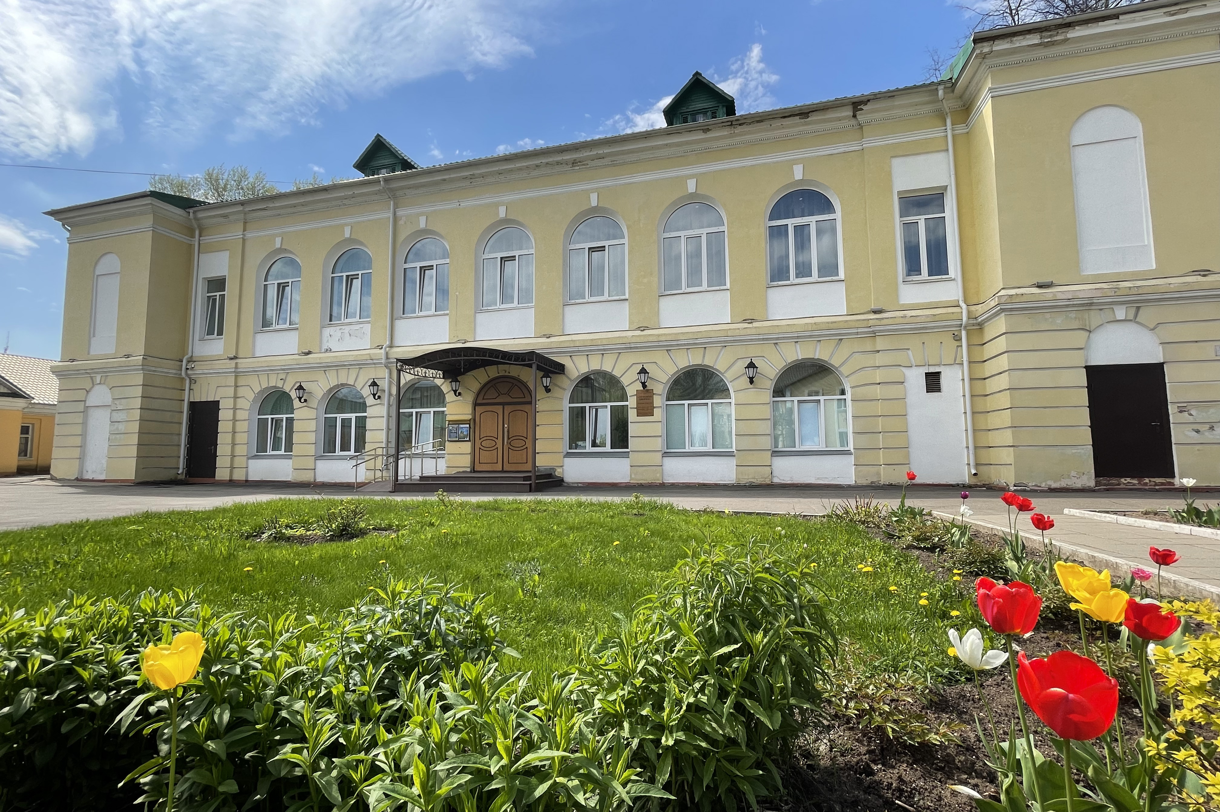 Путейный дворец в солнечногорске. Путевой дворец красная ул. Путевой дворец в солнечногорске. Усадьба середниково. Путевой дворец в солнечногорске.