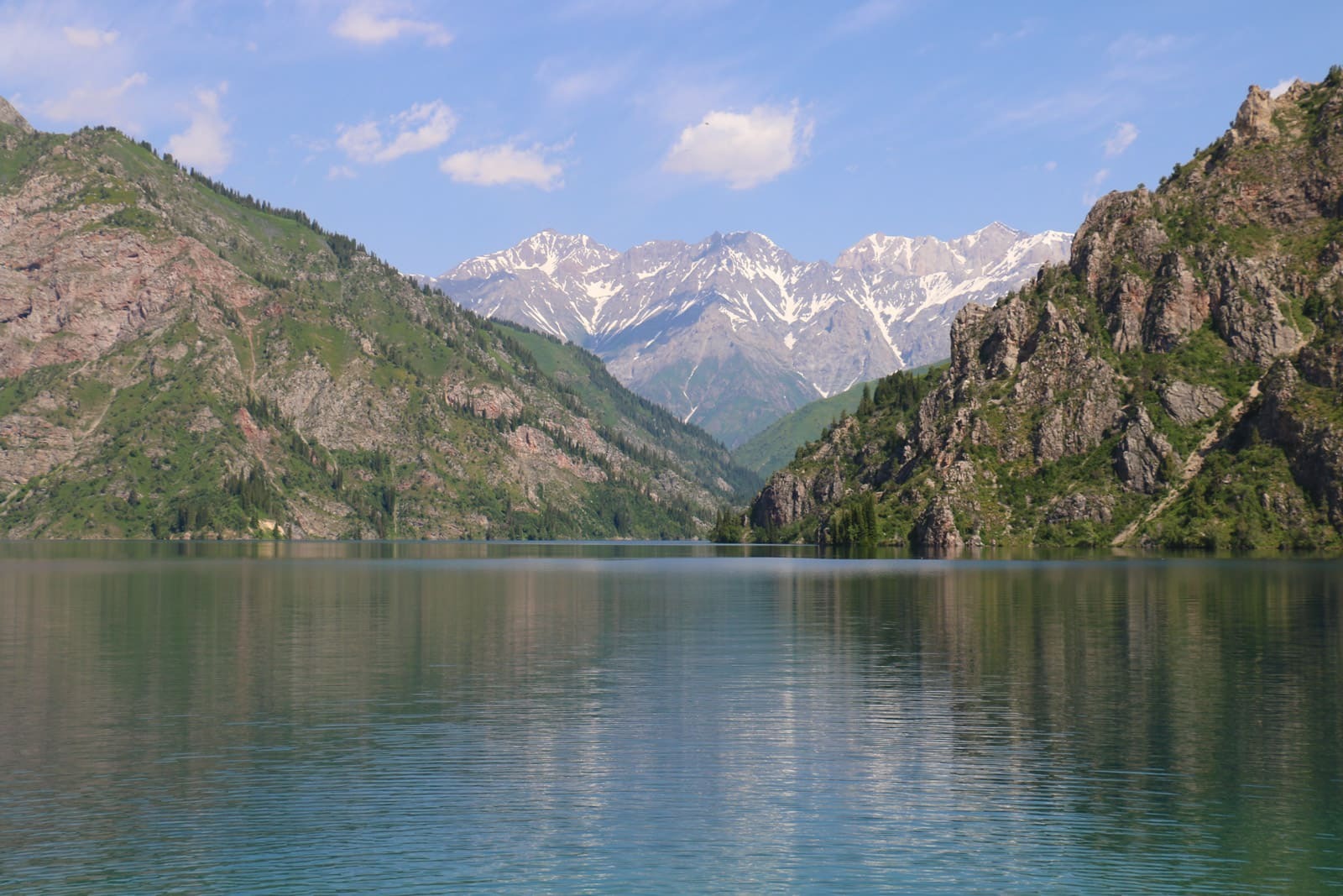 Заповедник сары челек киргизия. Озеро сары-челек киргизия. Сары челек озеро в кыргызстане. Сары челек баня в москве. Природа кыргызстана сары челек.