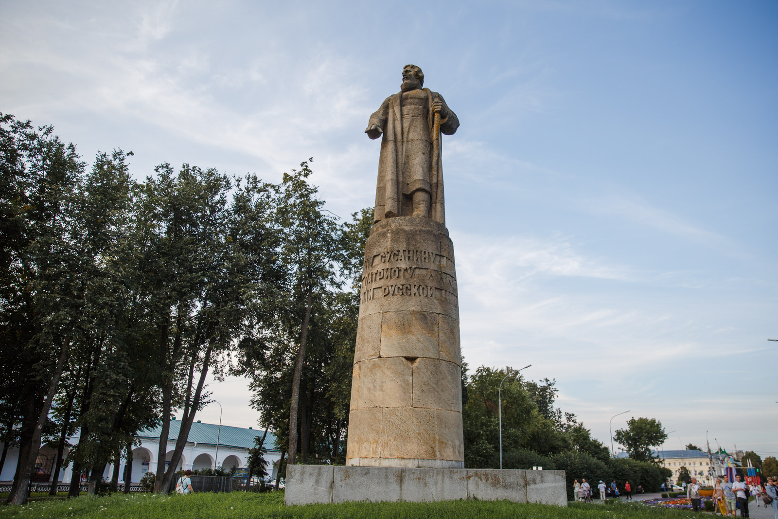 Много рыбы кострома ивана сусанина. Памятник Ивану Сусанину. Памятник Сусанину города Кострома.