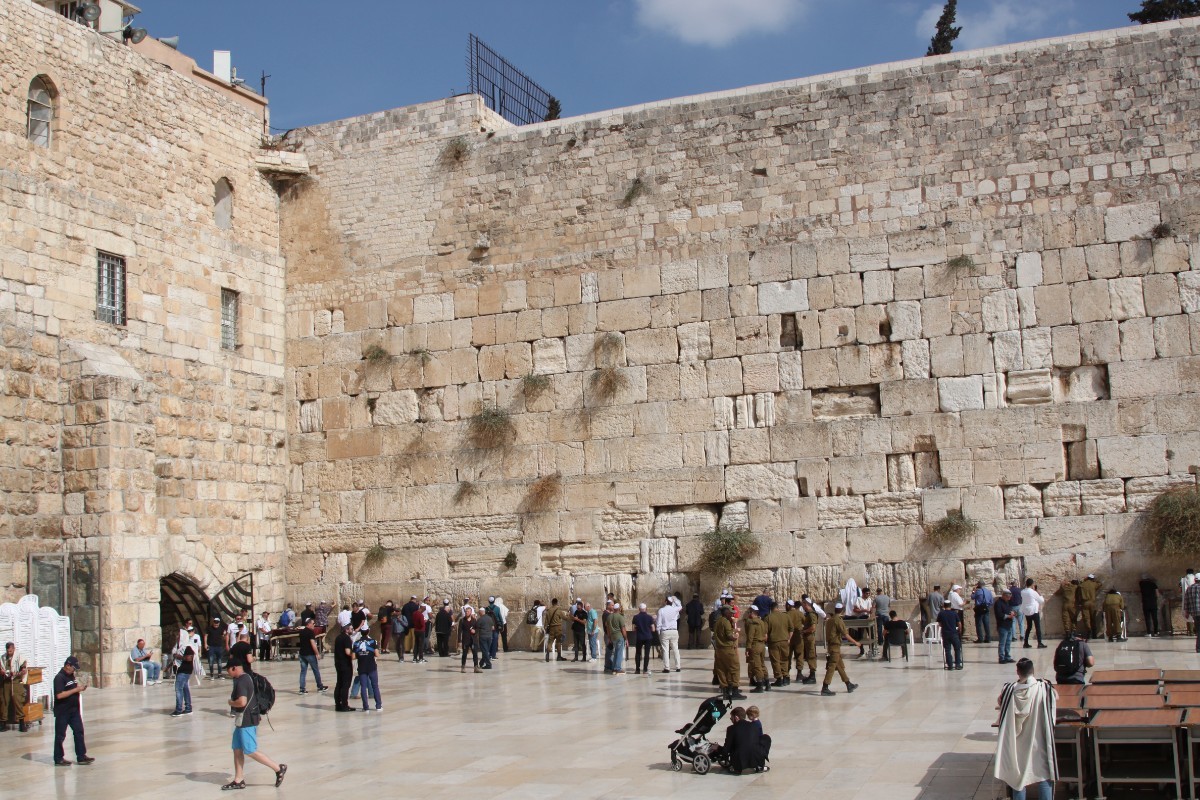 Святые места иерусалима. Святыни Израиля. Вифлеем стена с Израилем. Иерусалим святые места.