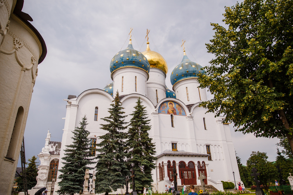 Сергиева лавра лавка. Троице Сергиева Лавра колокольня. Сергиев Посад экскурсии. Экскурсии по Подмосковью. Самый старый храм Рязани.