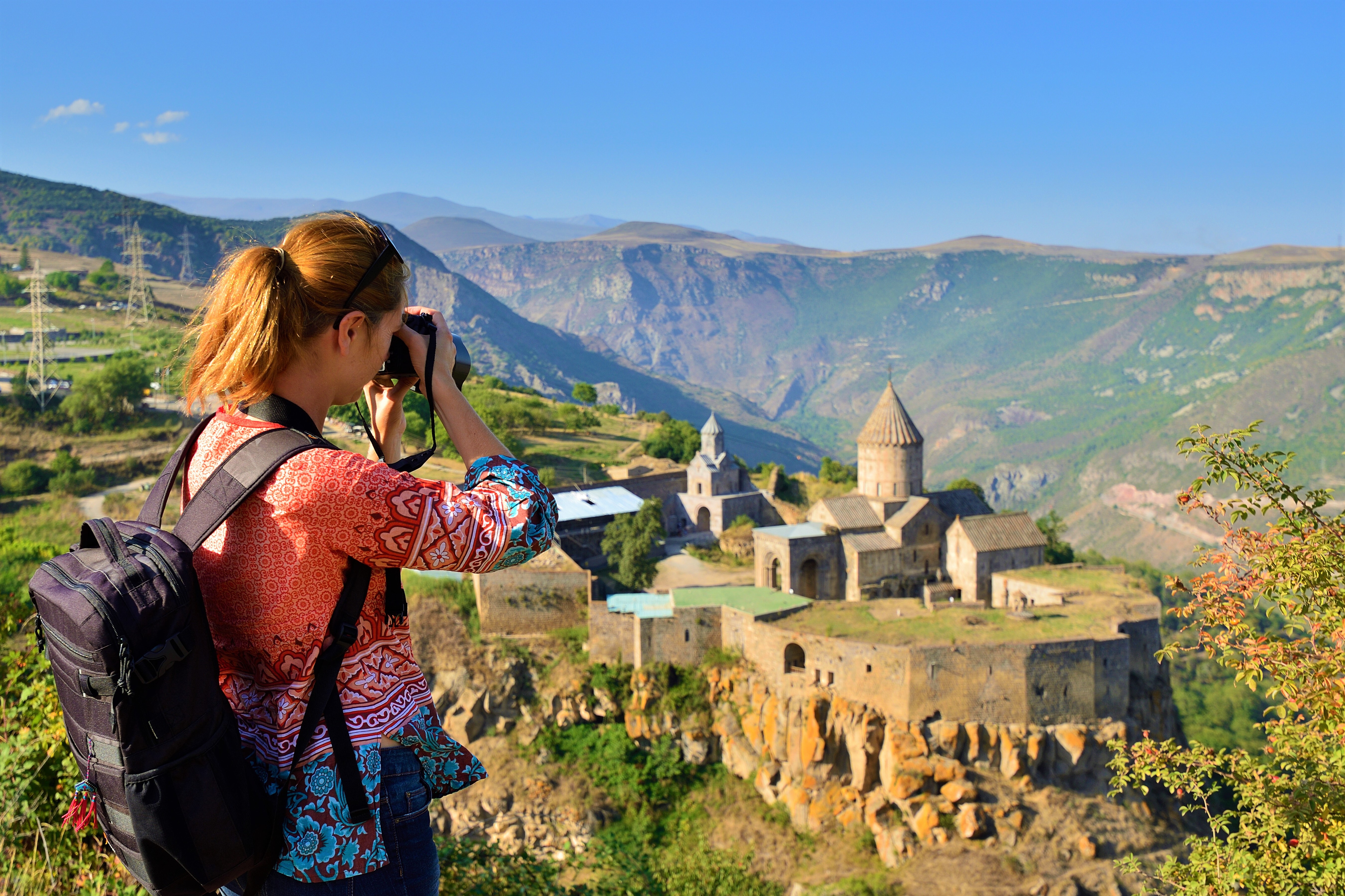 Горы Армения Татев. Монастырь Татев Армения. Армения экскурсия в Татев. Экскурсия в Татевский монастырь.